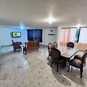 Zona Rosa Barrio Granada - Grande Y Comodo - Cozy Large Near Tourist Attractions Apartamento Cali